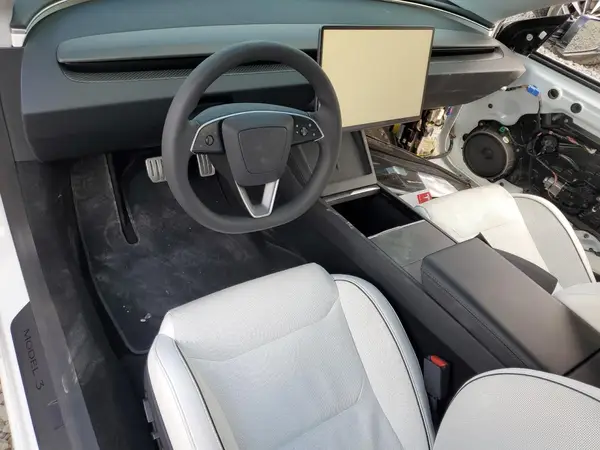 5YJ3E1ET6RF793245 2024 TESLA MODEL 3 - Image 8