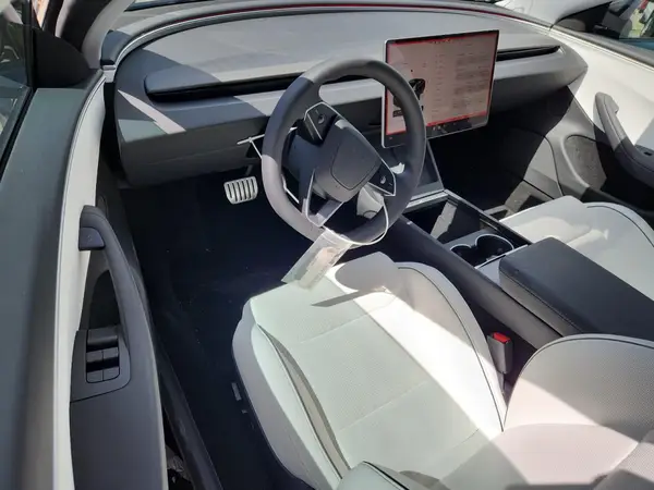 5YJ3E1ET7RF853243 2024 TESLA MODEL 3 - Image 8