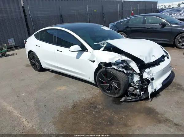 5YJ3E1ET7SF084815 2025 TESLA MODEL 3 - Image 1