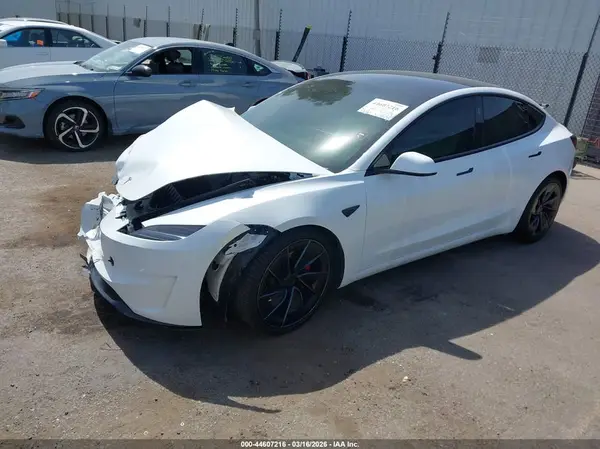 5YJ3E1ET7SF084815 2025 TESLA MODEL 3 - Image 2