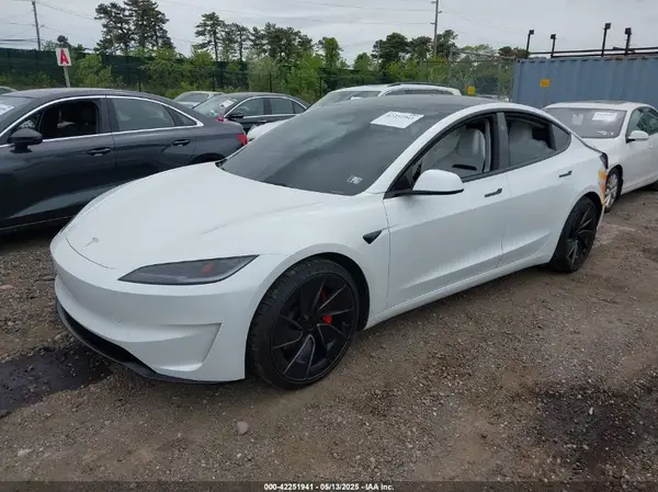 5YJ3E1ET7SF939383 2025 TESLA MODEL 3 - Image 2