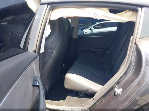 5YJ3E1ET7SF962162 2025 TESLA MODEL 3 - Image 8
