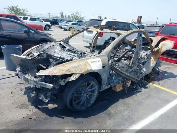 5YJ3E1ET8RF806738 2024 TESLA MODEL 3 - Image 2