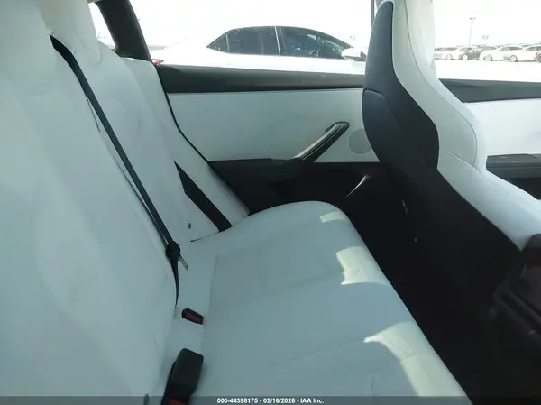 5YJ3E1ET8RF847225 2024 TESLA MODEL 3 - Image 8