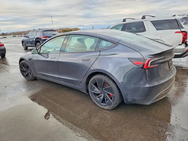 5YJ3E1ET8RF867040 2024 TESLA MODEL 3 - Image 2