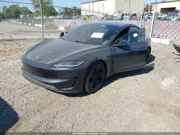 5YJ3E1ET8RF881021 2024 TESLA MODEL 3 - Image 2