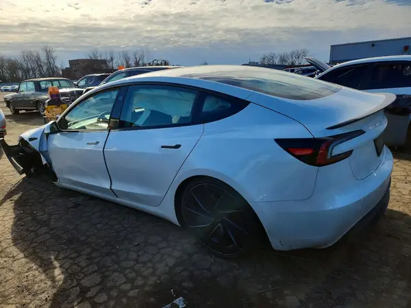5YJ3E1ET8RF901784 2024 TESLA MODEL 3 - Image 2