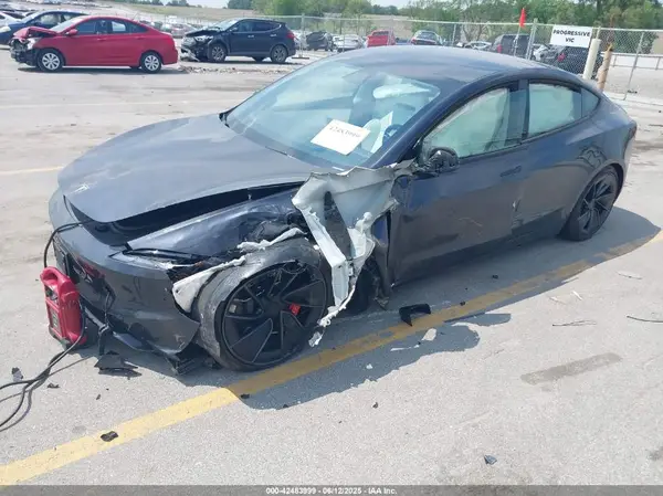 5YJ3E1ET8SF932622 2025 TESLA MODEL 3 - Image 2