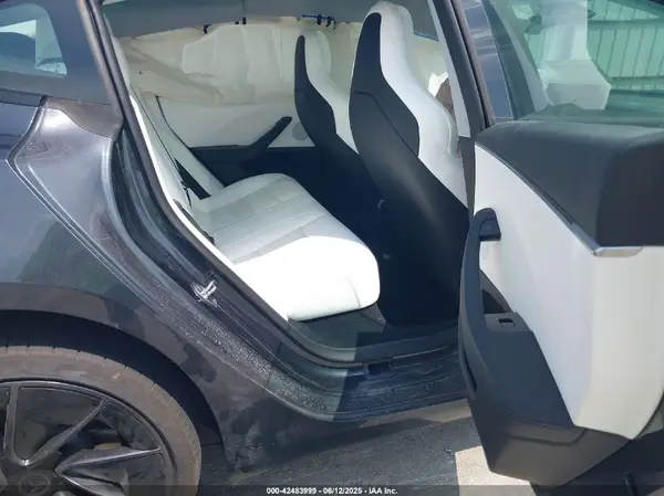 5YJ3E1ET8SF932622 2025 TESLA MODEL 3 - Image 8