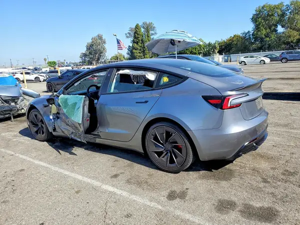 5YJ3E1ET8SF932877 2025 TESLA MODEL 3 - Image 2
