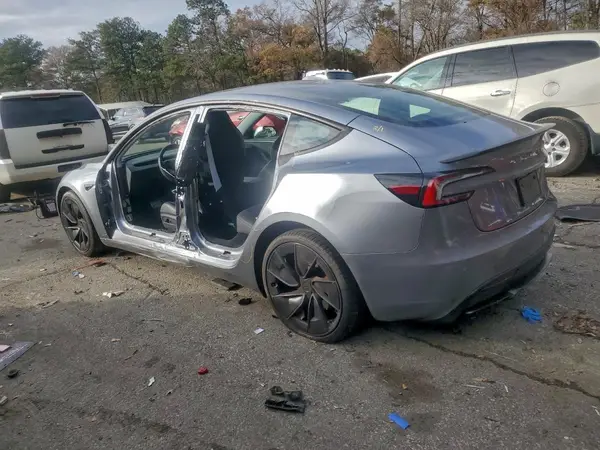 5YJ3E1ET8SF940512 2025 TESLA MODEL 3 - Image 2