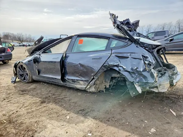 5YJ3E1ETXSF005637 2025 TESLA MODEL 3 - Image 2