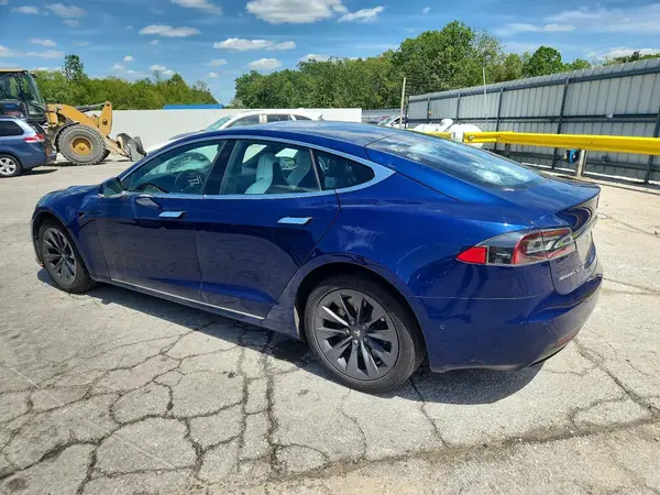 5YJSA1E20JF243493 2018 TESLA MODEL S - Image 2