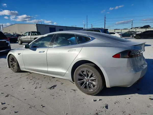 5YJSA1E20JF269995 2018 TESLA MODEL S - Image 2