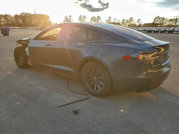 5YJSA1E20JF272475 2018 TESLA MODEL S - Image 2