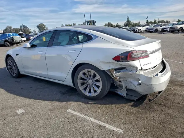 5YJSA1E20JF272766 2018 TESLA MODEL S - Image 2