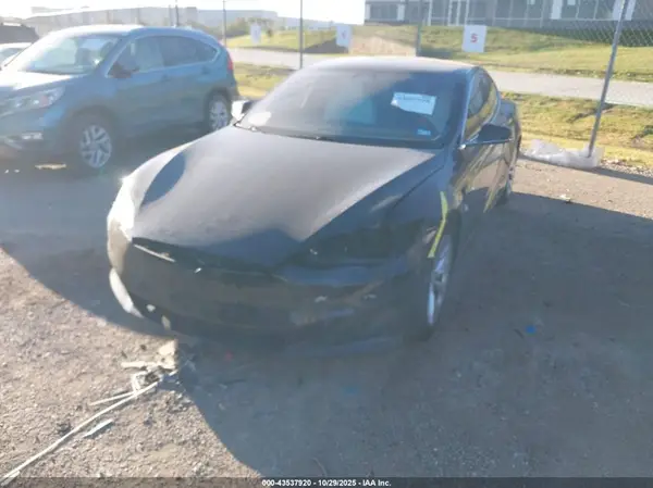 5YJSA1E20JF275232 2018 TESLA MODEL S - Image 2