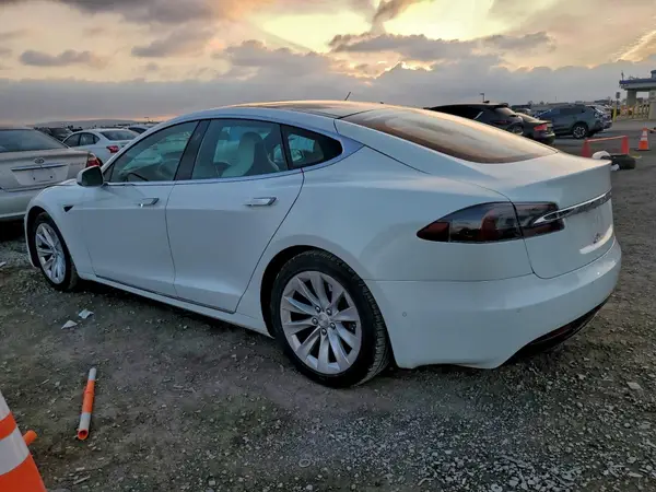 5YJSA1E20JF280706 2018 TESLA MODEL S - Image 2