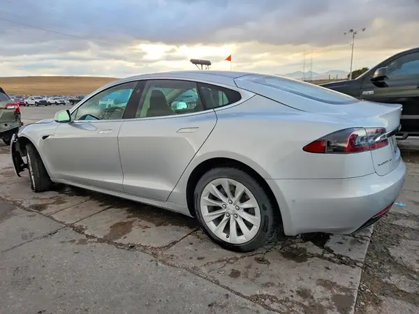 5YJSA1E21HF225000 2017 TESLA MODEL S - Image 2