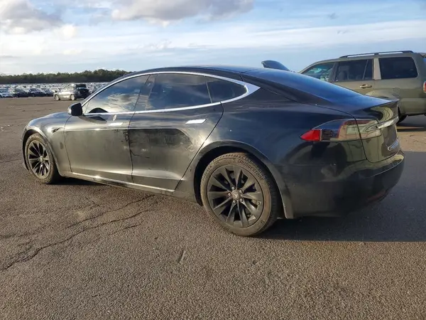 5YJSA1E21JF244362 2018 TESLA MODEL S - Image 2