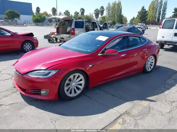 5YJSA1E21JF257709 2018 TESLA MODEL S - Image 2