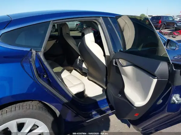 5YJSA1E21JF258648 2018 TESLA MODEL S - Image 8