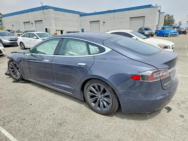 5YJSA1E21JF262702 2018 TESLA MODEL S - Image 2