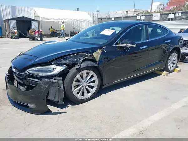 5YJSA1E21JF275529 2018 TESLA MODEL S - Image 2