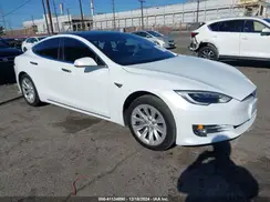 5YJSA1E21JF275935 2018 TESLA MODEL S