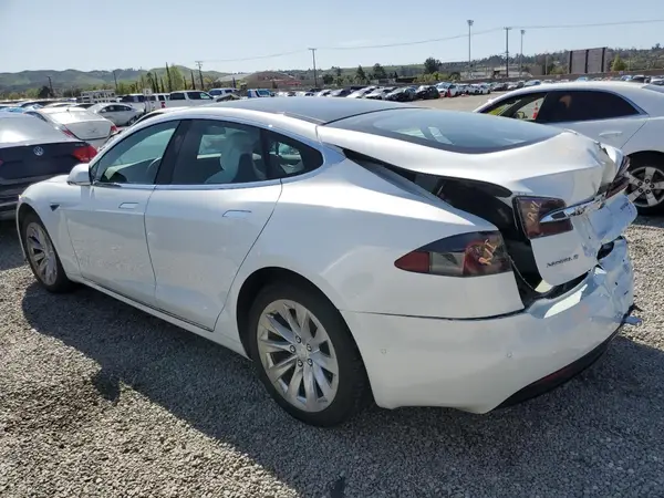 5YJSA1E21JF276826 2018 TESLA MODEL S - Image 2
