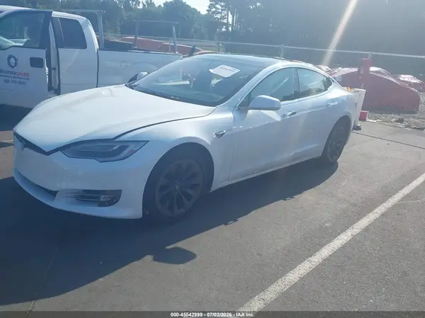 5YJSA1E21JF277409 2018 TESLA MODEL S - Image 2