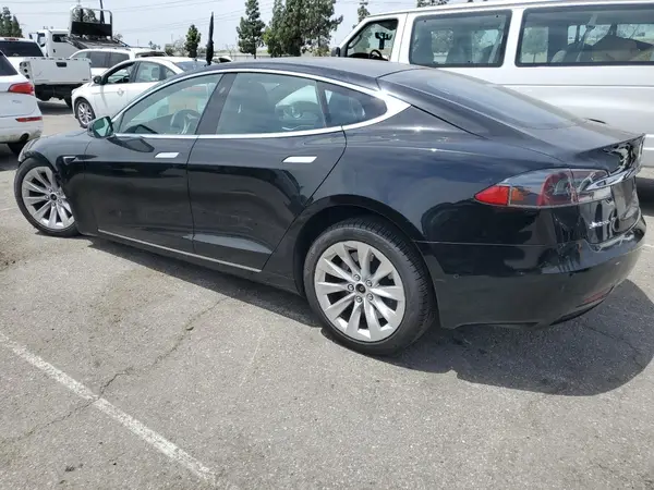 5YJSA1E21JF285381 2018 TESLA MODEL S - Image 2