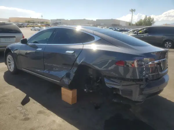 5YJSA1E21JF285459 2018 TESLA MODEL S - Image 2