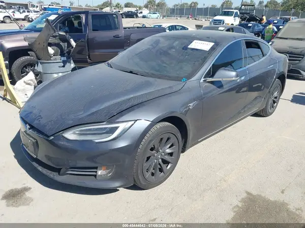 5YJSA1E21KF335696 2019 TESLA MODEL S - Image 2
