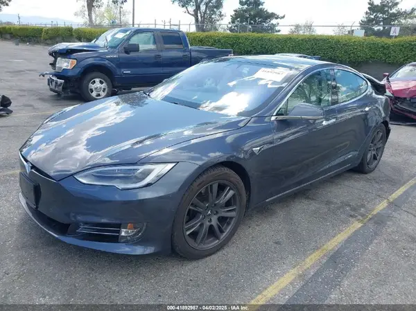 5YJSA1E22JF250185 2018 TESLA MODEL S - Image 2