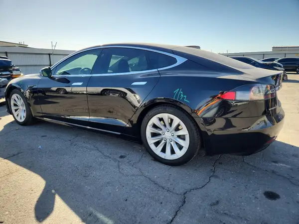 5YJSA1E22JF267066 2018 TESLA MODEL S - Image 2