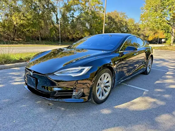 5YJSA1E22JF268749 2018 TESLA MODEL S - Image 2
