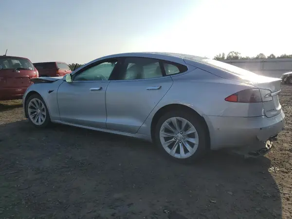 5YJSA1E22JF268816 2018 TESLA MODEL S - Image 2