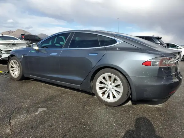 5YJSA1E22JF272395 2018 TESLA MODEL S - Image 2