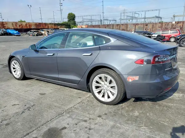 5YJSA1E22JF273983 2018 TESLA MODEL S - Image 2