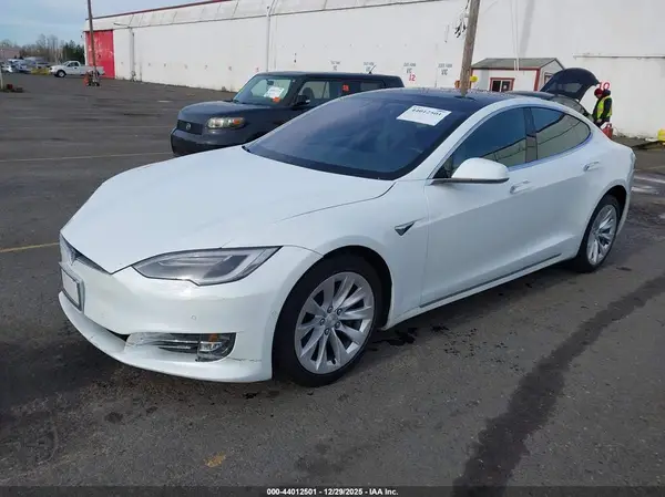 5YJSA1E22JF277192 2018 TESLA MODEL S - Image 2