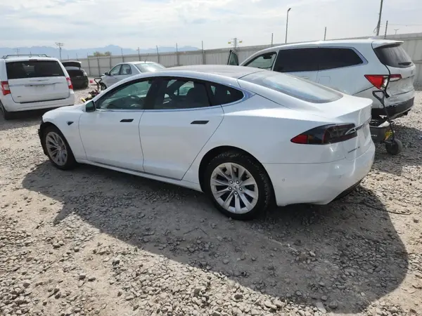 5YJSA1E22JF281078 2018 TESLA MODEL S - Image 2