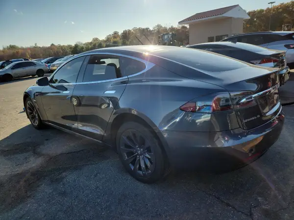 5YJSA1E22JF285700 2018 TESLA MODEL S - Image 2
