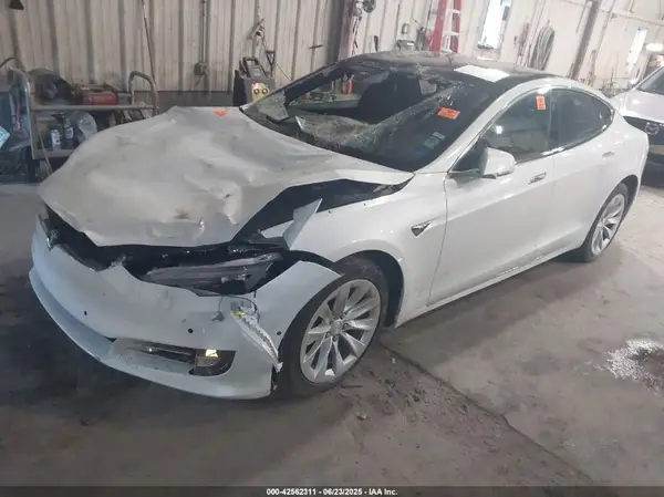 5YJSA1E22JF293103 2018 TESLA MODEL S - Image 2