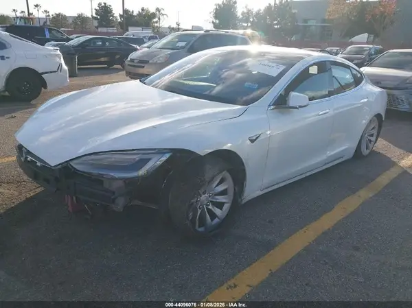 5YJSA1E22JF293750 2018 TESLA MODEL S - Image 2