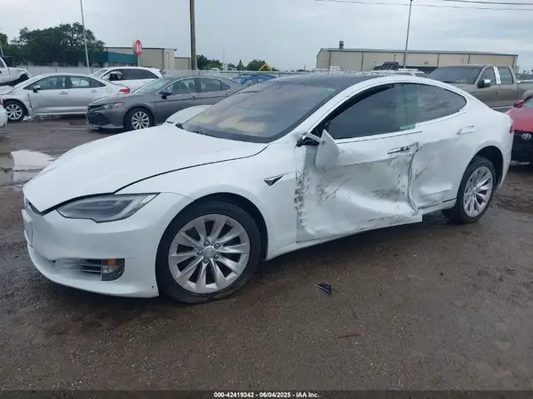 5YJSA1E22LF353562 2020 TESLA MODEL S - Image 2