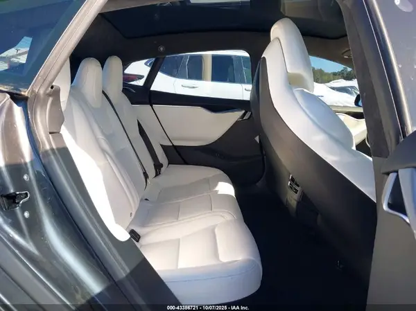 5YJSA1E23HF212975 2017 TESLA MODEL S - Image 8