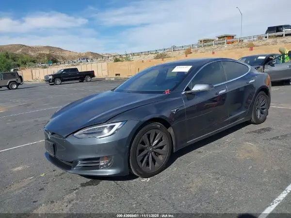 5YJSA1E23JF235999 2018 TESLA MODEL S - Image 2