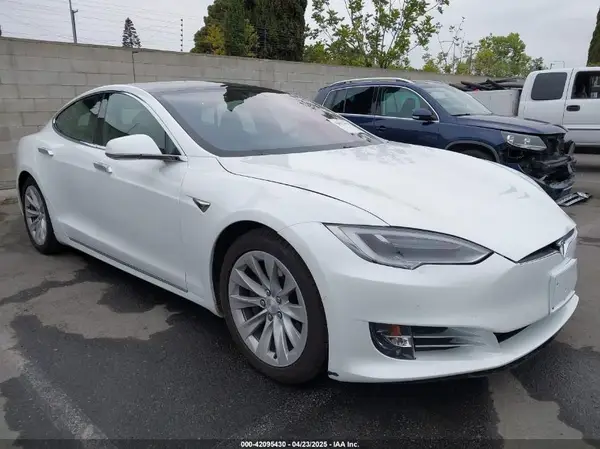 5YJSA1E23JF239843 2018 TESLA MODEL S - Image 1