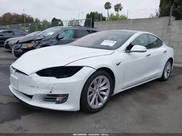 5YJSA1E23JF239843 2018 TESLA MODEL S - Image 2